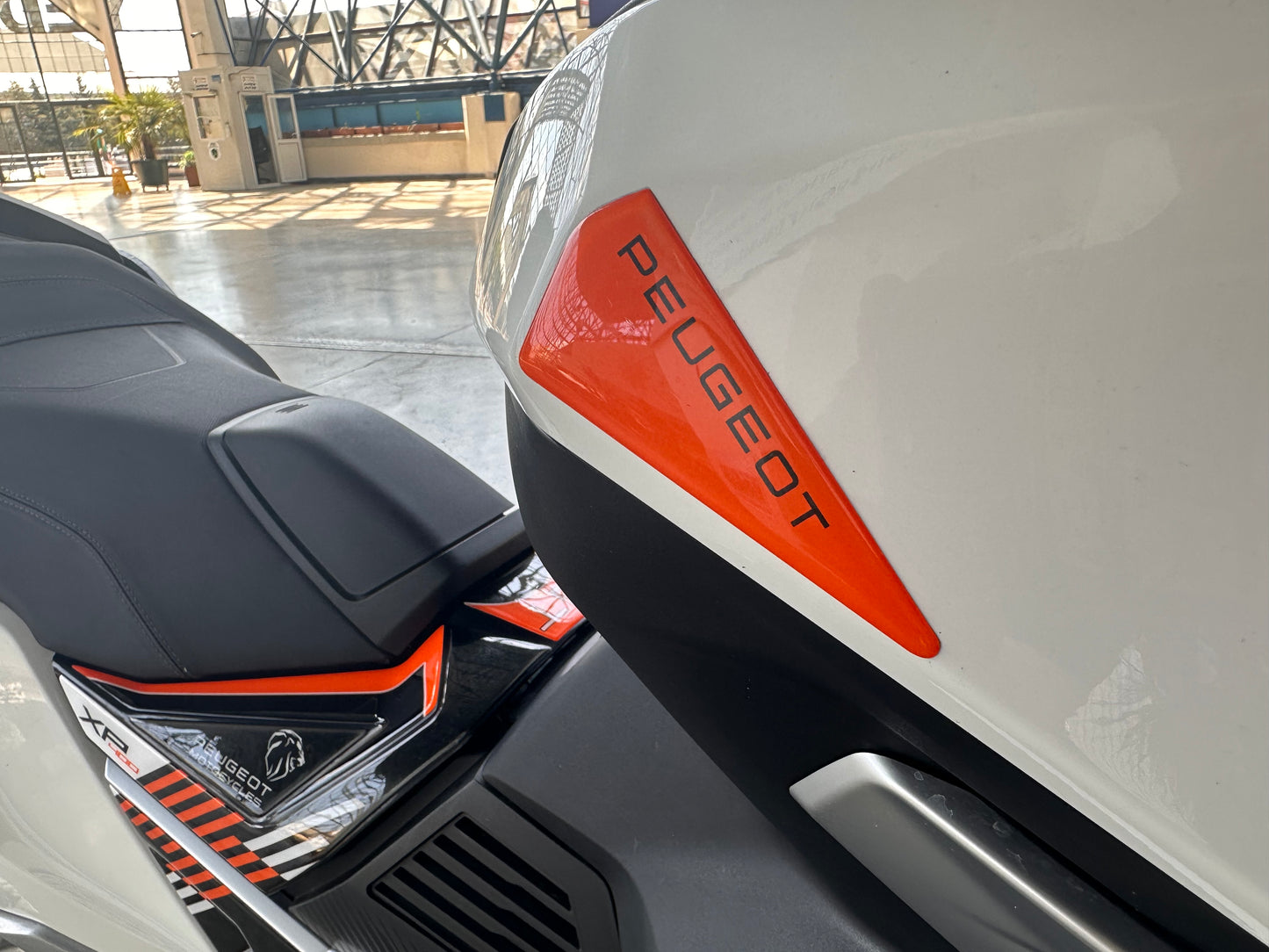 Peugeot XP400 Uyumlu Kafa Yan Logo Tankpad